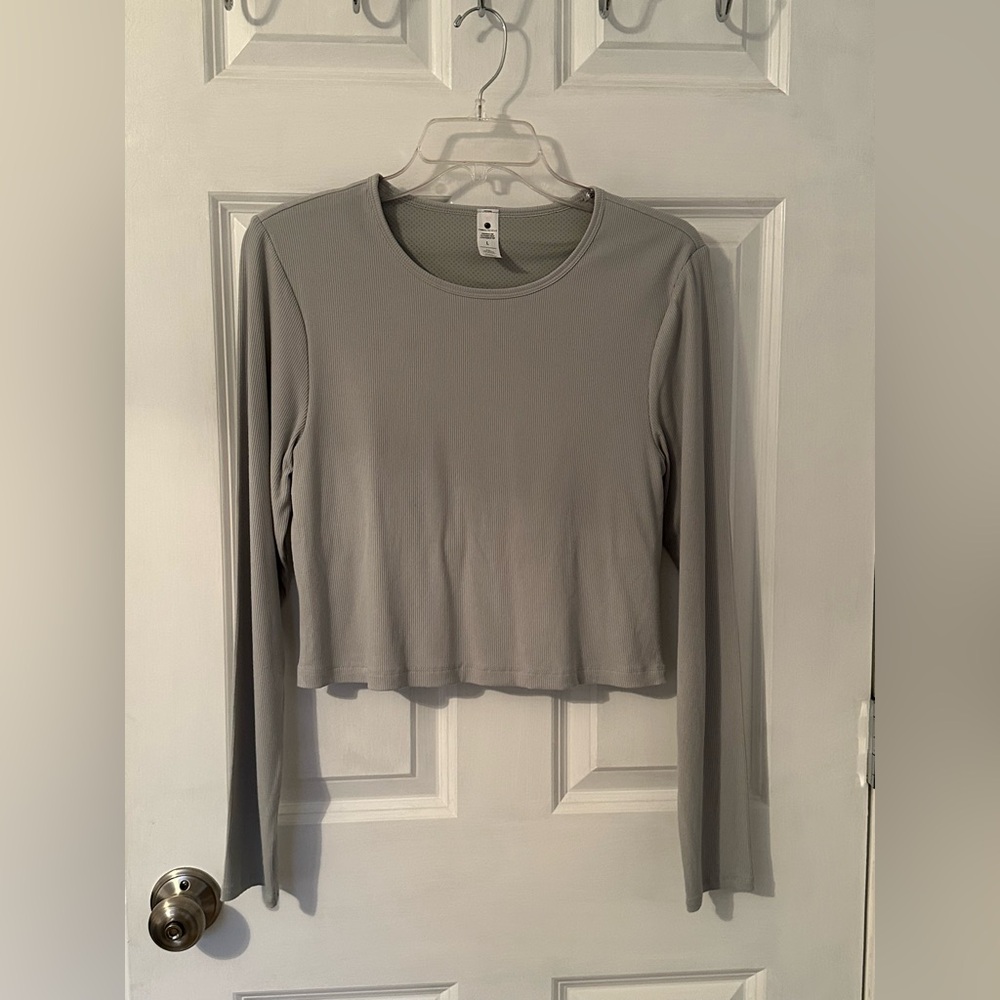 Yogalicious Light soft Green Gray Long Sleeve Top- large - built in support
